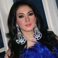 Dimejahijaukan, Syahrini Tetap Tersenyum