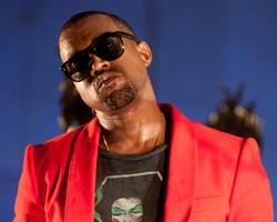 Kanye West Rilis Koleksi Syal untuk Album Baru