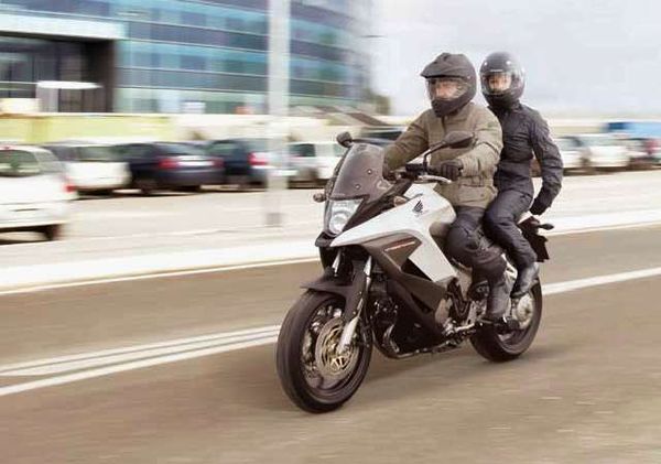 Honda Crossrunner, Pelahap Segala Jalan