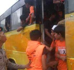 Waduh! Suporter Jakmania Pengeroyok Polisi Berusia 10-16 Tahun