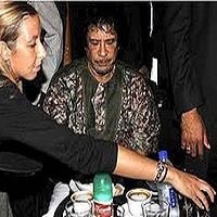 Khadafi Suka Bagi-bagikan Jam Tangan Emas Untuk Stafnya