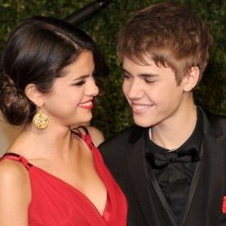 Selena Gomez Tak Tutup Kemungkinan Duet dengan Bieber