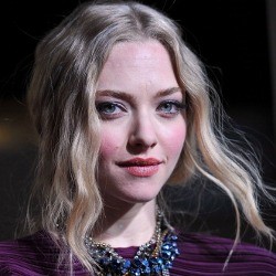 Amanda Seyfried Takut Berhubungan Seks Ketika Remaja