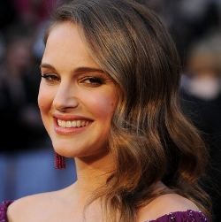 Natalie Portman Tak Mau Beli Perlengkapan Bayi Sebelum Melahirkan