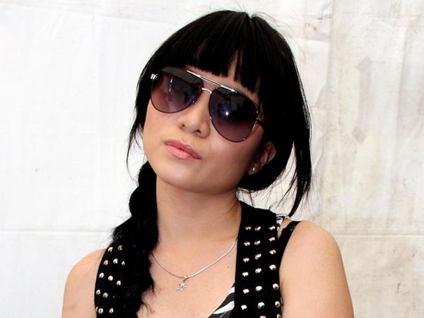 Kacamata Hitam Momo Geisha