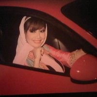 Malinda Dee Gaul di Komunitas Mobil Mewah Ferrari
