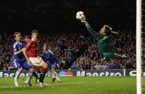 Van der Sar Hapus Kekhawatiran Cedera