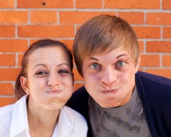 Wanita Pilih Pria Humoris Ketimbang Tampan