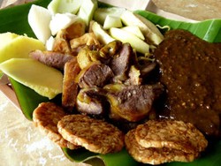 Rujak Cingur: Extreme Cuisine Kebanggaan Surabaya