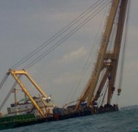 Pengangkatan Bangkai Kapal Hyundai 105 Resahkan Nelayan Batam