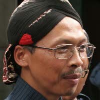 Jadi Juru Kunci Merapi, Asih Minta Izin Rektor UII