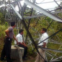 Sempat Roboh Digergaji Pencuri, 2 Tower PLN di Riau Sudah Berdiri Lagi