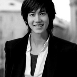 Berangkat Kerja, Mobil Kyuhyun Super Junior Ditabrak Truk