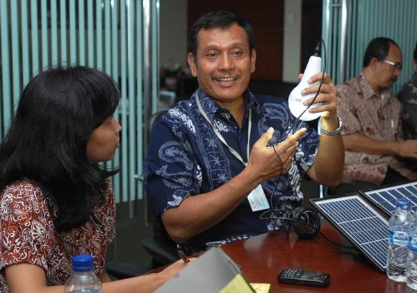 PLN Perkenalkan Lampu Super Hemat