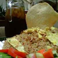Pedasnya Nasi Goreng Jancuk Dinetralisir Sepitcher Teh Manis