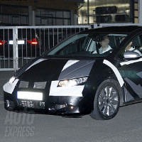 Honda Tes Civic Terbaru di Malam Hari