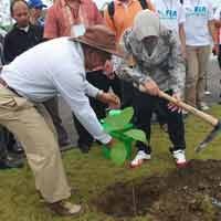 2 Ribu Pohon Ditanam dalam Peringatan Hari Bumi