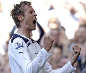 Crouch Dua Gol, Spurs Atasi Stoke 3-2