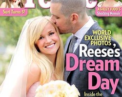 Reese Witherspoon Pilih Gaun Pernikahan Pink