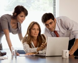 Kiat Menghadapi Berbagai Karakter Rekan Kerja