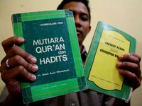 Polisi Amankan Buku yang Dibawa Lian