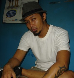 Cium Kikan, Dendy Mikes Latihan Ekstra