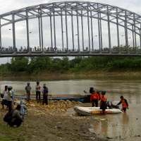 Kakak Beradik Hanyut di Bengawan Solo