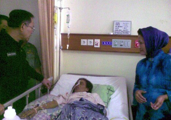 Wali Kota Bandung Jenguk Pasien RSHS