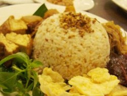 Nasi Ulam Dagangan Si Doel