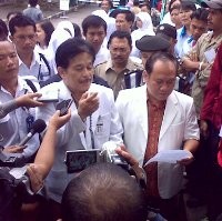 Unjuk Rasa ke RS, Pendemo Malah Diceramahi Dokter