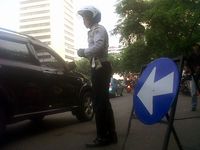 Jl Sudirman Menuju Jl Dr Satrio Resmi Ditutup