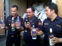 Bea Cukai Sumut Sita Ribuan Botol Miras