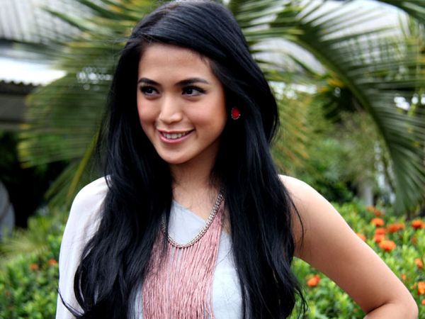 Rambut Panjang Jessica Iskandar