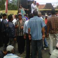 Unjuk Rasa Sopir Bus Mini di Mojokerto Berlangsung Ricuh