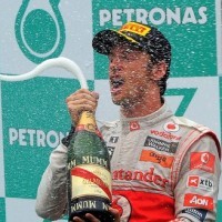 Button Pede Pangkas Selisih Poin dari Vettel