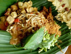 Pecel Kok Disiram Sayur Lodeh