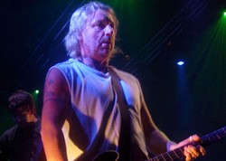 Peter Hook Akan Bernostalgia dengan Membawakan Album Closer Secara Live