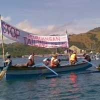 Pakai 100 Perahu, Warga Sumbawa Gempur Newmont Lewat Laut