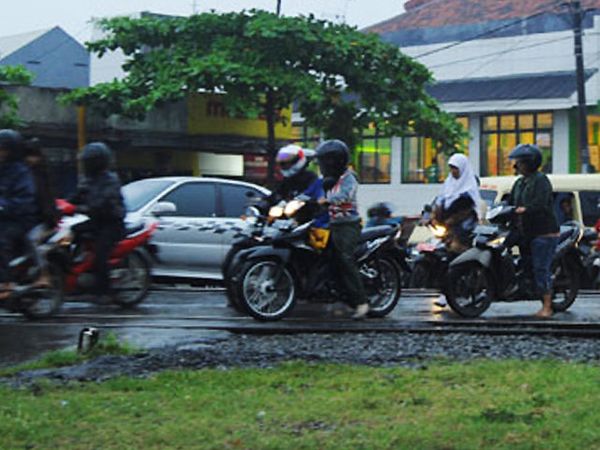 Perlintasan KA Karawang Rawan Kecelakaan