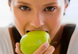 Penyakit Jantung Menjauh dengan Makan Satu Buah Apel Setiap Hari