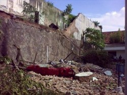 Mobil Ringsek Tertimpa Tembok Cagar Budaya, Pemilik Bingung Memperbaikinya