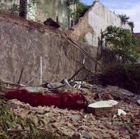 6 Mobil Tertimpa Bangunan di Semarang Jadi Tontonan