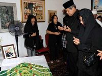 SBY Melayat Alm Rosihan Anwar  