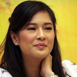 Hamil Besar, Dian Sastro Masih Ngurus Kesenian