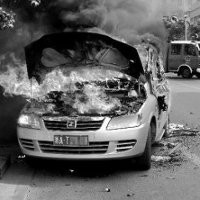 Capek Setelah Berjalan Jauh, Mobil Listrik China Terbakar