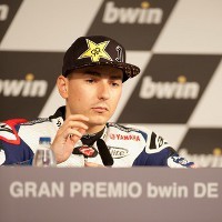 Lorenzo Luncurkan Buku