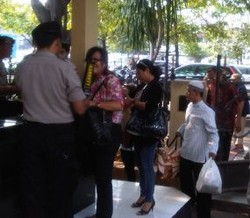 Mabes Polri Diperketat, Makanan Untuk Malinda Juga Diperiksa