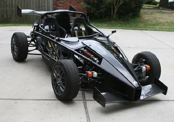 Mobil Van Halen Dilelang