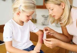 Anak Meniru Orangtua dalam Mengatasi Rasa Sakit