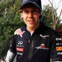 Vettel Selangkah Lagi Samai Schumacher